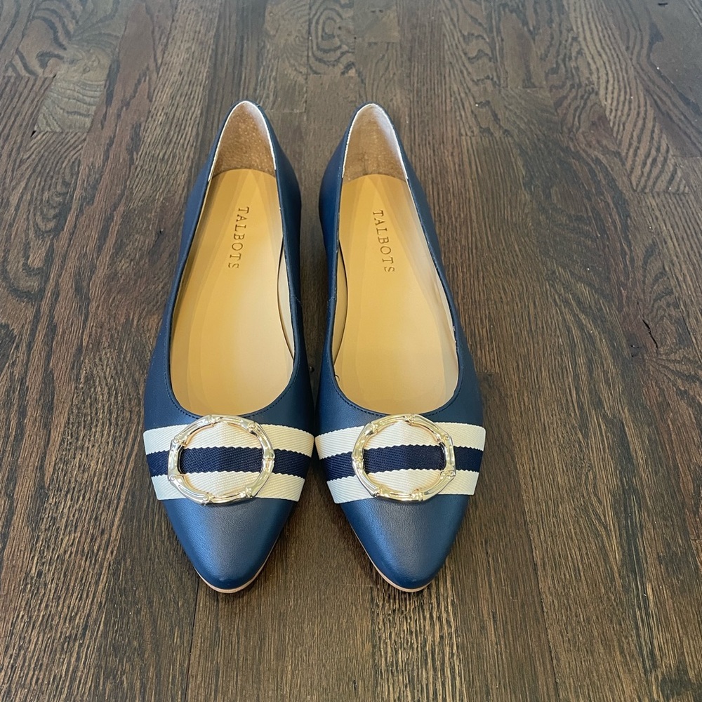NWOT. Talbots navy blue flats with gold bamboo buckle. Size 8. So cute!